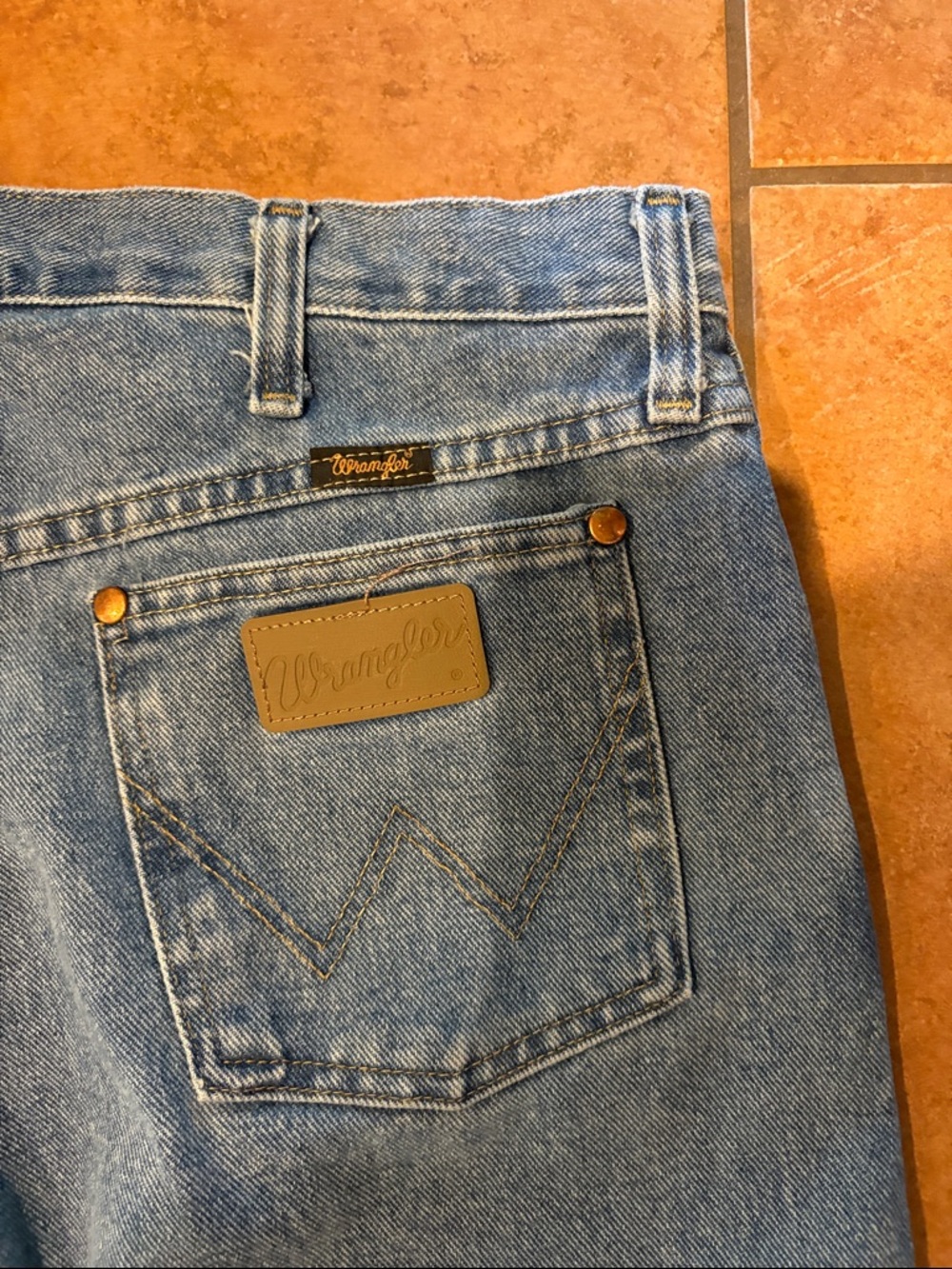Wrangler Men's Light Blue Straight-Leg Jeans - Picture 13 of 16